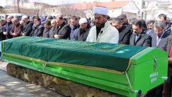 Kanser yenik düştü: Emekli memur Ziya Kaçar eşini kaybetti