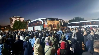 Afyonkarahisar'da duygusal uğurlama: 66 hacı adayı kutsal topraklara yola çıktı