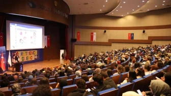 Düzce Üniversitesi'nde öğretmence eğlence: Öğrencilerden renkli gösteriler