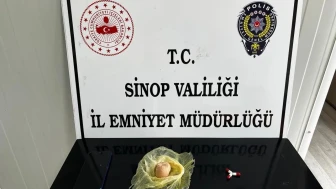 Sinop'ta şüpheli şahıs durduruldu: 48.91 gram bonzai ve sentetik haplarla yakalandı