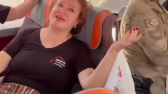 Eskişehir Polifonik Korosu, jandarma kontrolünde mini konserle şaşırttı