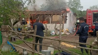 Yangında ev küle döndü: Samsun'da bir ev yangın sonucu kullanılamaz hale geldi