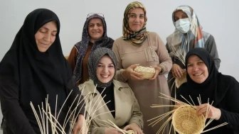 Erzincan'da kanser hastası kadınlar, rattan kursuyla umutlarını yeşertiyor