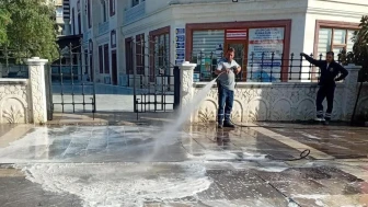 Didim'de caddeler köpükle temizlendi: Cumhuriyet Caddesi pırıl pırıl oldu