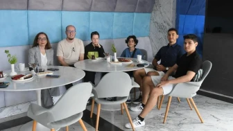 Kuşadası'nın gençleri dünya robotik sahnesinde: Estonya'daki Robotex International'da Türkiye'yi temsil ediyorlar