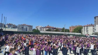 Mudanya'da HOBA Projesi kapsamında Zumba coşkusu: 820 öğrenci, 38 öğretmen ve veliler birlikte ritim tuttu