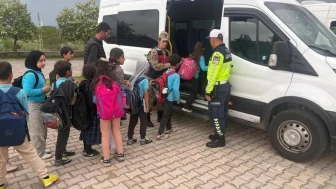 Bingöl'de öğrenci güvenliği için servis araçları denetlendi: Emniyet kemeri kullanımı ön planda
