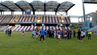 Safranboluspor ve Eskipazar Belediyespor maçında saha karıştı