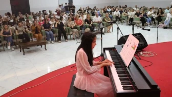 Derince Belediyesi müzik kursu öğrencileri konser verdi