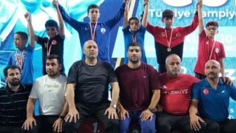 Kartepeli güreşçiler Türkiye şampiyonalarında başarı kazandı