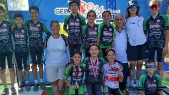Akhisarlı genç bisikletçiler Gebze yarışında madalya kazandı