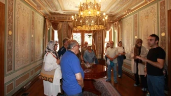 Huzurevi sakinleri Selim Sırrı Paşa Konağını gezdi