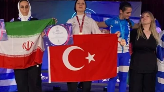 Körfezli Esra Muti dünya masaj şampiyonluğu kazandı