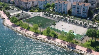 Karamürsel halı sahaları yenilenerek kullanıma açıldı