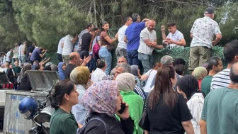 LGS sınavında öğrenciler tel örgülerden aileleriyle buluştu