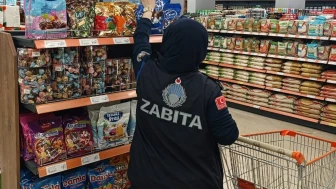 Kocaeli zabıtası bayram öncesi market denetimi yaptı