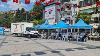 Dünya Kan Bağışçıları Gününde İzmit halkı bağış yaptı