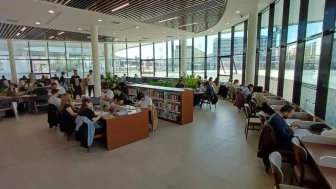 İzmit Milli İrade Meydanı sosyal yaşama renk katıyor