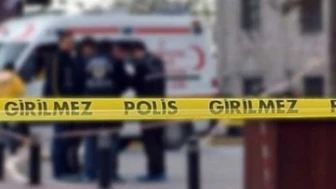 7 yaşındaki çocuk mobilyaya asılı kaldı