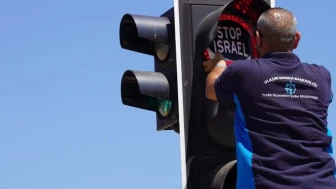 Kocaeli trafik ışıklarından İsrail protestosu yaptı
