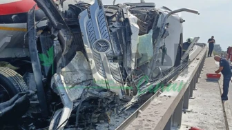 Kocaeli TEM Otoyolunda tanker kazası trafiği durdurdu