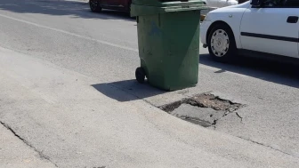 Körfez’de kanalizasyon patlaması yol çökertti