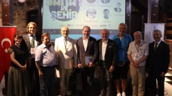 Sanat ve Şehir paneli İzmit’te düzenlendi