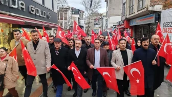Gebze’de bayrağa saygı yürüyüşü yapıldı