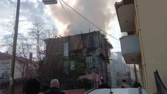 Kocaeli'de elektrikli soba yangını evi küle çevirdi