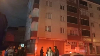 Gebze’de yol göçüğü bina tahliyesi gerektirdi