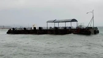 Kocaeli fırtınası iskeleyi sürükledi