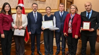 Kocaeli resim yarışması birincisi valiyi ziyaret etti