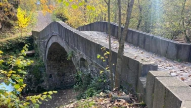 Servetiye Taş Köprüsü tarihe direniyor