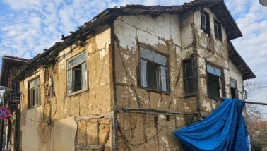 Gölcük Belediyesi konak restorasyonu sürdürüyor