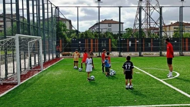 Körfez belediyesi futbol okulu yetenekleri keşfediyor