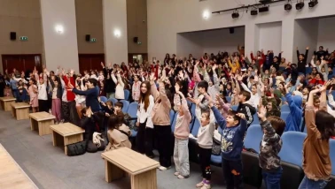 Körfezli çocuklar animasyonla eğlendi