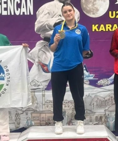 Körfezli karateciler Bursa'dan 3 madalya getirdi