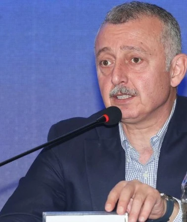 Büyükakın Özel'in iddialarına sert yanıt verdi