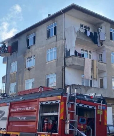 Kartepe'de 4 katlı binada yangın çıktı