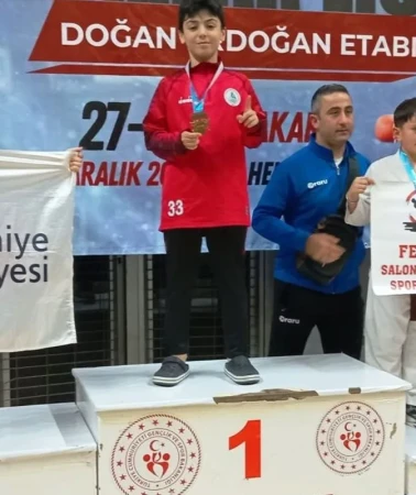 Körfezli karateciler Türkiye şampiyonasında 13 madalya kazandı