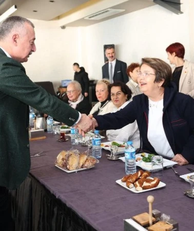 Kocaeli belediye başkanı yaşlılarla buluştu