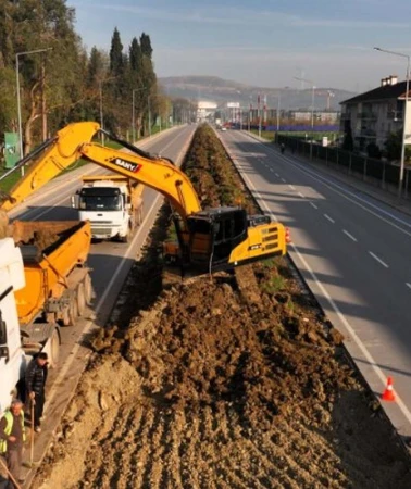 Kocaeli tramvay hattı için ağaçlar taşınıyor