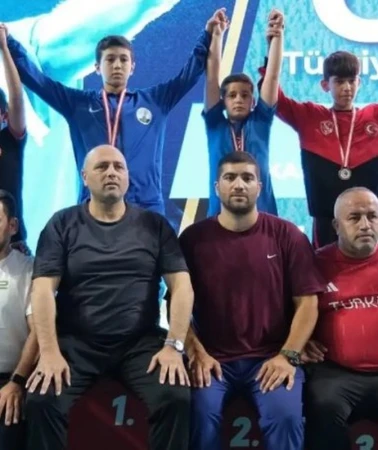 Kartepeli güreşçiler Türkiye şampiyonalarında başarı kazandı
