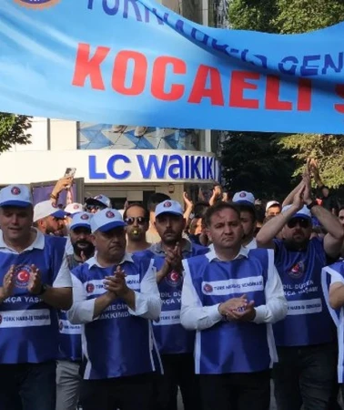 İzmit'te emekçiler hayat pahalılığını protesto etti
