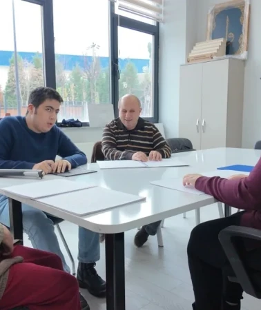 Çayırova'da görme engellilere braille ile kuran dersi veriliyor