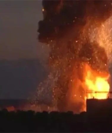 Kocaeli'de kimya fabrikasında parlama yaşandı