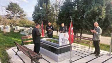 Şehit polisi meslektaşları mezarı başında andı