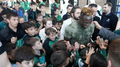 Dan Agyei Kocaelispor taraftarlarından yoğun ilgi gördü