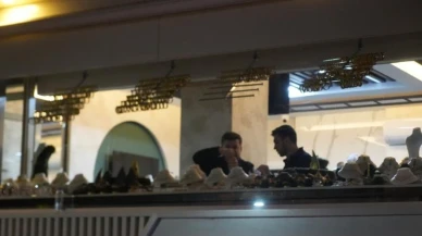 Kuyumcu ziynet eşyalarını topladı