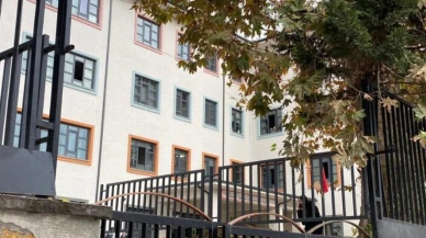Lisede 3 kattan düşen öğrenci ağır yaralandı